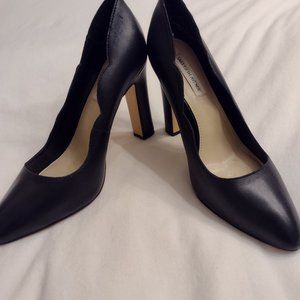 Scalloped Black Leather Toe Point Pumps